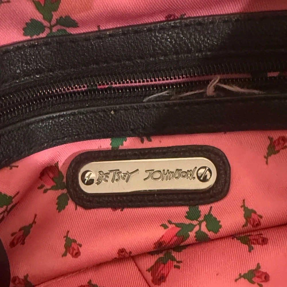 Betsey Johnson black leather bag with skulls - Picture 2 of 3